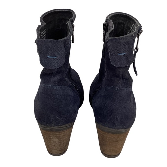 Taos Standout Suede Embossed Boot Black - Picture 5 of 13